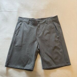 Men's Gray Everyday Stretch Flat-Front Shorts